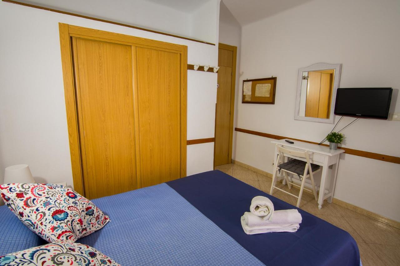 Hostal Guillot Τορρεμολίνος Εξωτερικό φωτογραφία